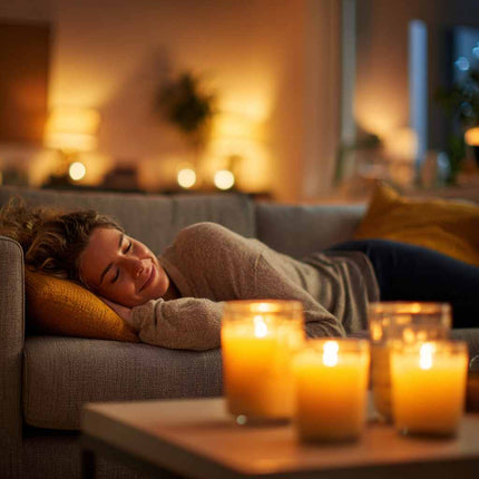 Domowy hygge czyli jak stworzyć przytulny salon z pomocą świec oliwkowych