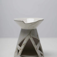 Duftkamin mit durchbrochenem Keramikmuster