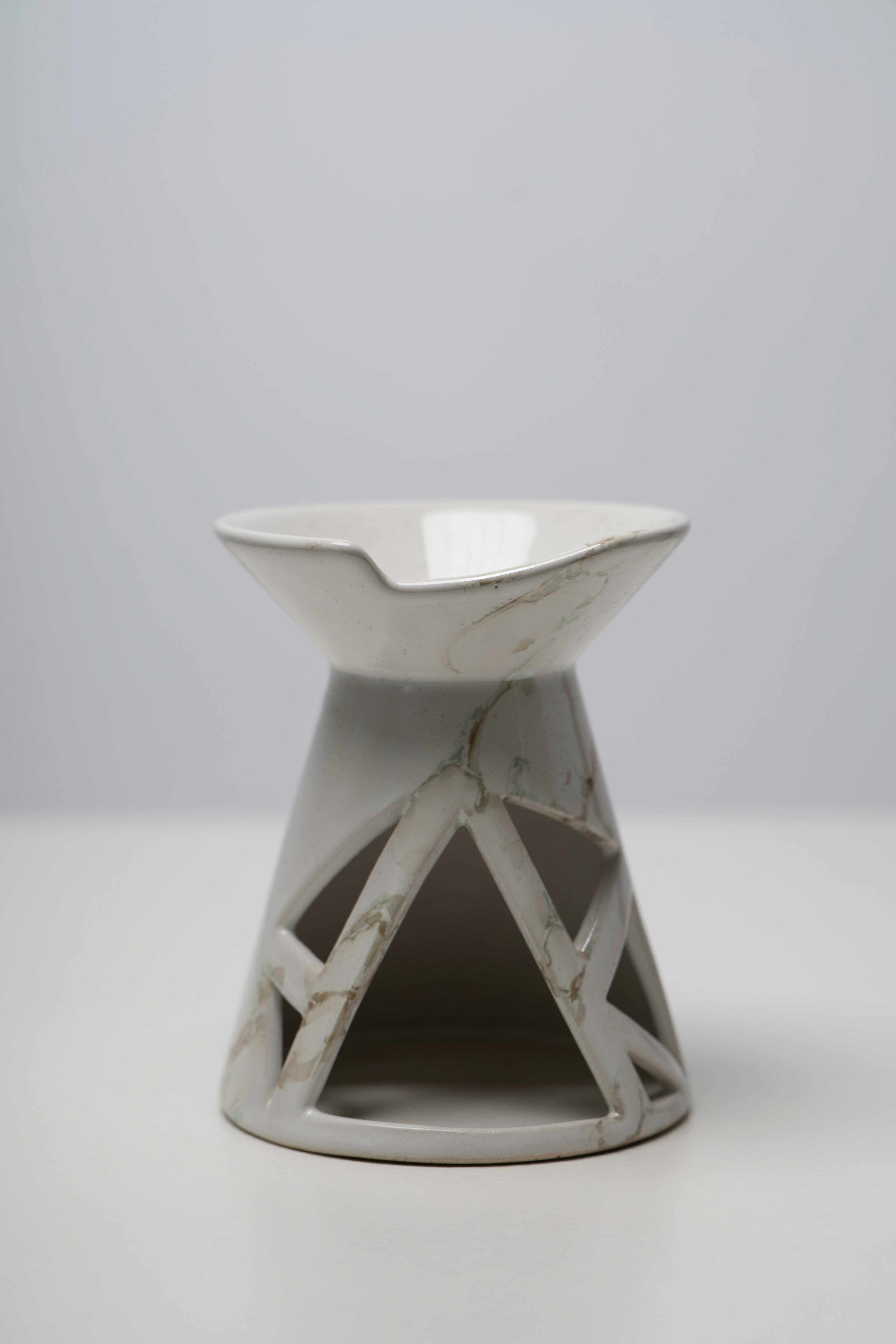 Ceramiczny kominek zapachowy ażurowy