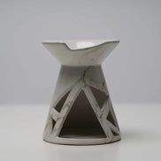 Duftkamin mit durchbrochenem Keramikmuster