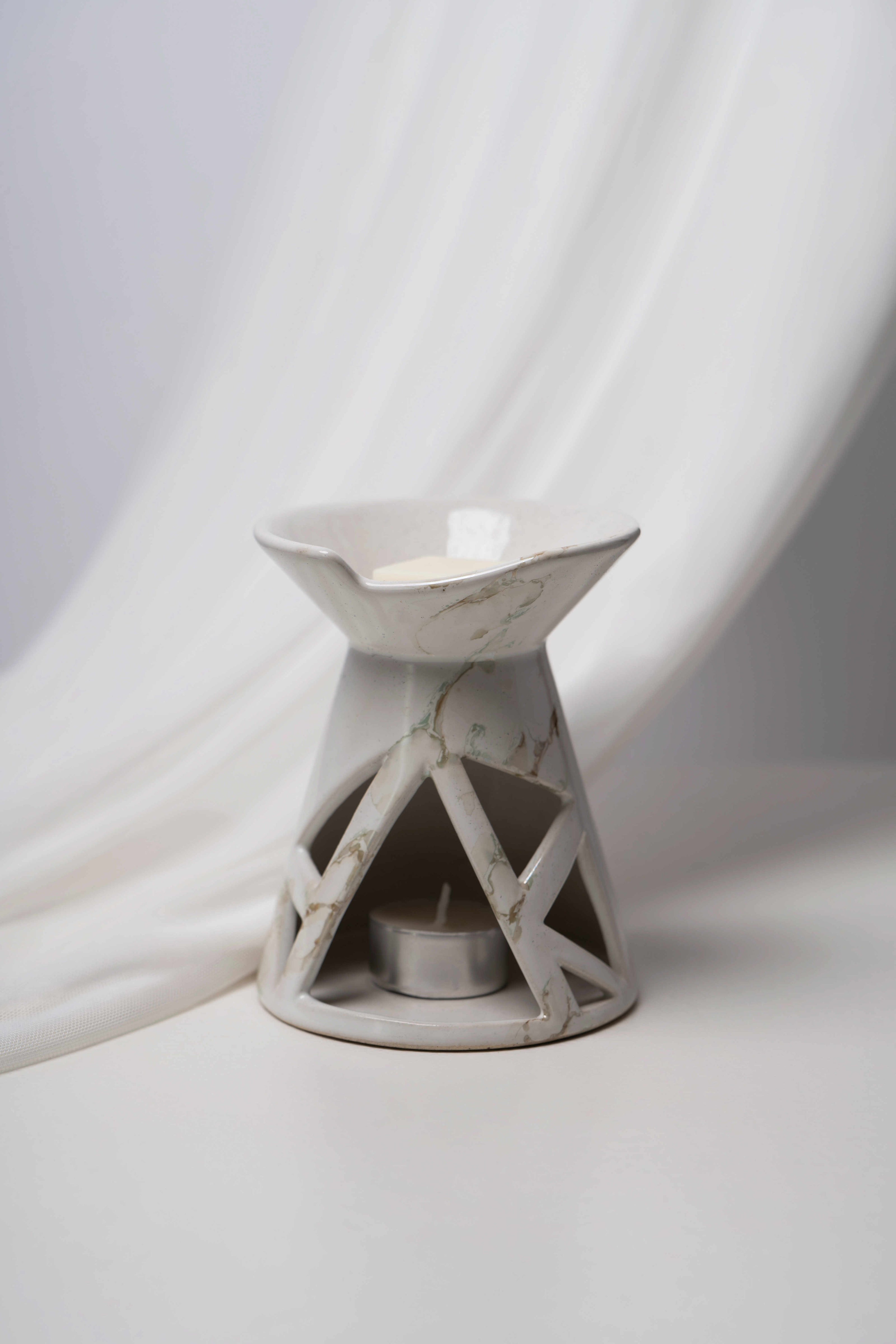 Ceramiczny kominek zapachowy ażurowy