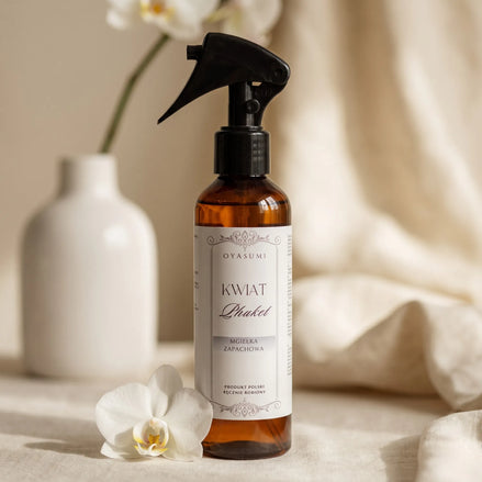 Mgiełka zapachowa Oyasumi Kwiat Phuket z nutami białych kwiatów i orchidei, ręcznie wykonany produkt do odświeżania wnętrz oraz tkanin.