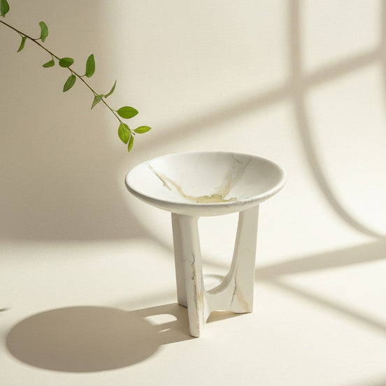 Ceramiczny kominek zapachowy Star – geometryczna forma na czterech nogach | Oyasumi