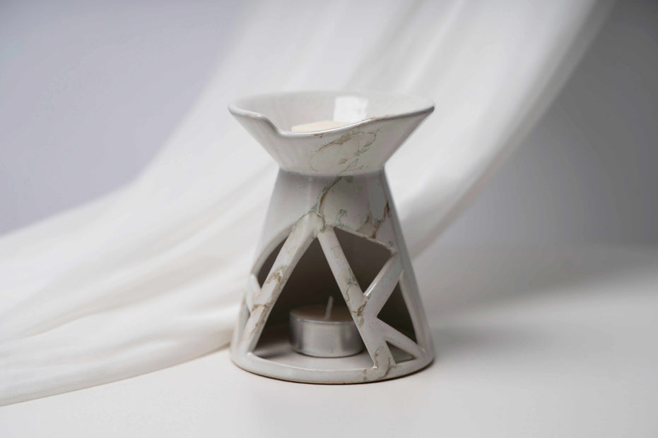 Ceramiczny kominek zapachowy ażurowy – ręcznie robiony podgrzewacz do wosków | Oyasumi