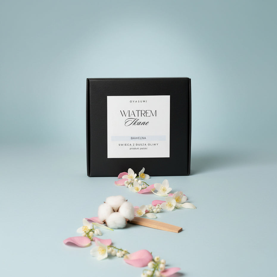Ścieżka z płatków jaśminu i kwiatów bawełny prowadząca do pudełka wosku oliwnego Oyasumi